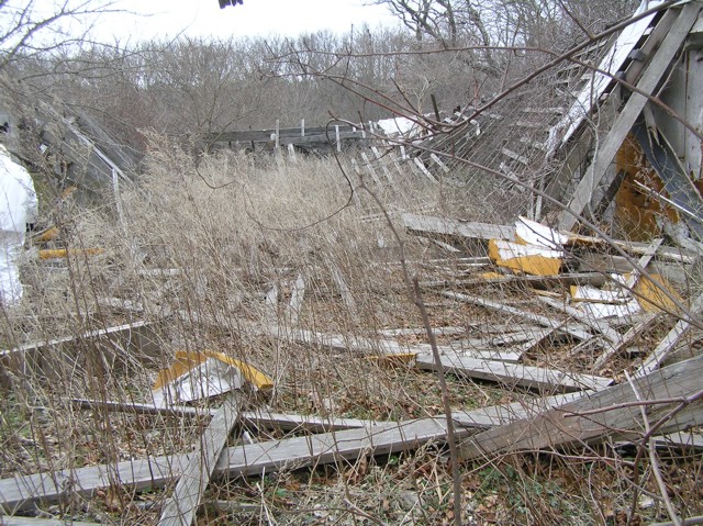 image 2 - abandoned house in pieces